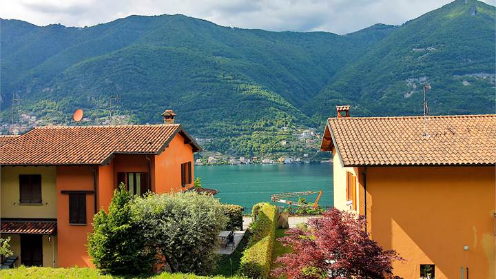 Terreno edificabile con vista lago