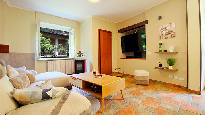 Porzione di casa con giardino e taverna a San Fermo della Battaglia